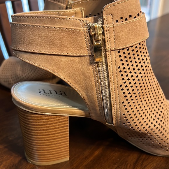 Stylish a.n.a Heels, Size 10 - Picture 9 of 14